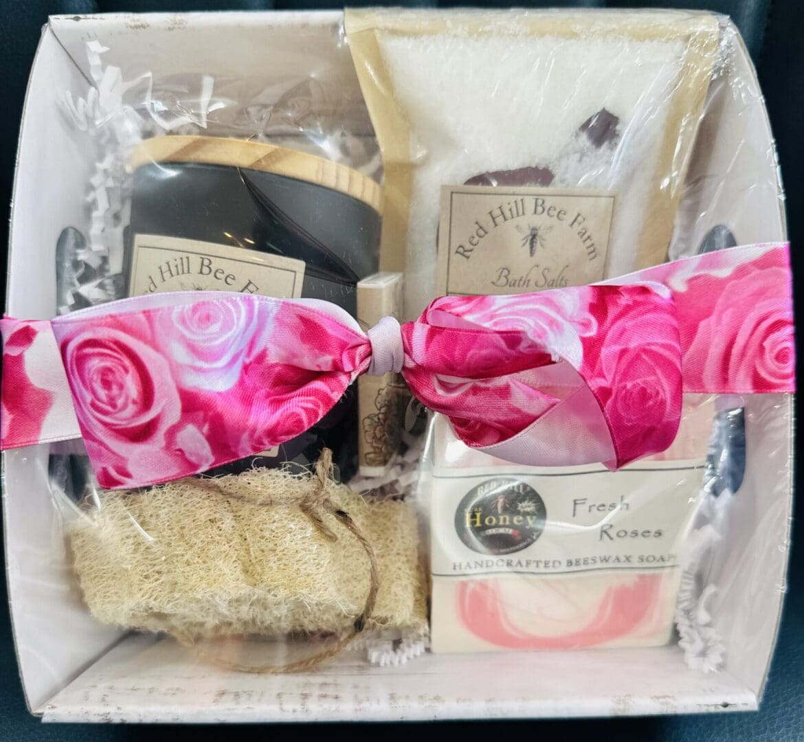 Gift box with candle, bath salts, soap and loofah.