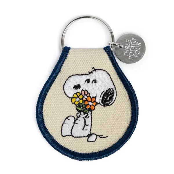 Snoopy holding flowers keychain